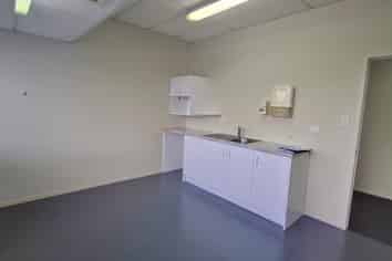 LINCOLN MANOR OFFICE SUITE