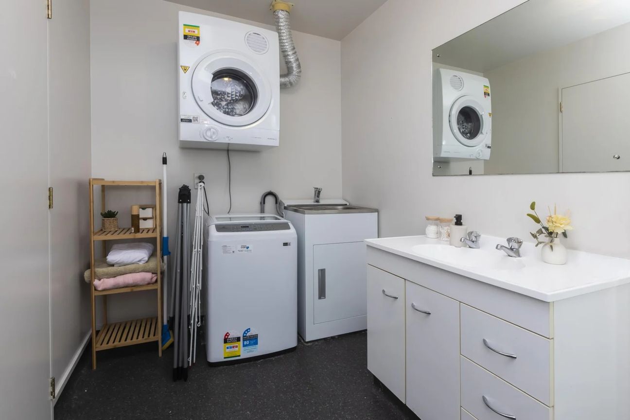 Riccarton -Student Property 2027 - Fler