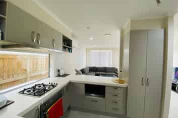 94 Flat Bush School Road, Flat Bush