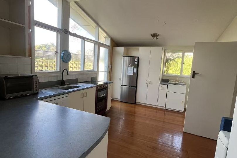 Great Location – Walk to Burnside High School! - Ansicht 2