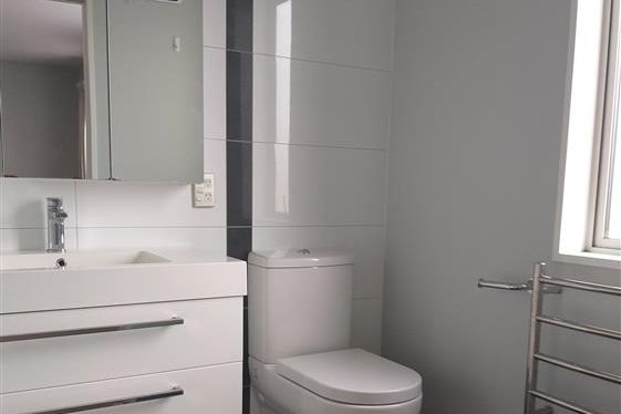 Spacious 3-Bedroom Home Close to Shops, Parks and Amenities – pohled 6