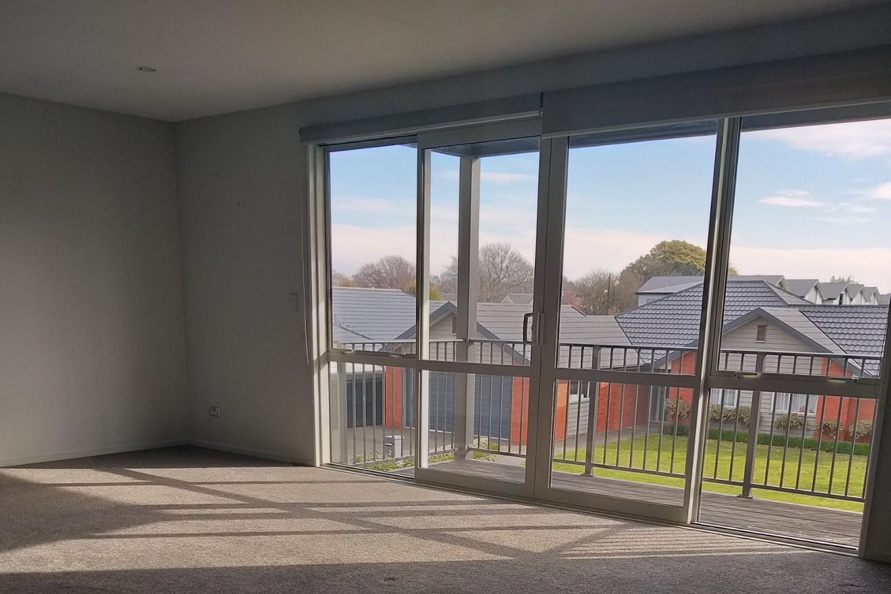 Spacious 3-Bedroom Home Close to Shops, Parks and Amenities - Widok 6
