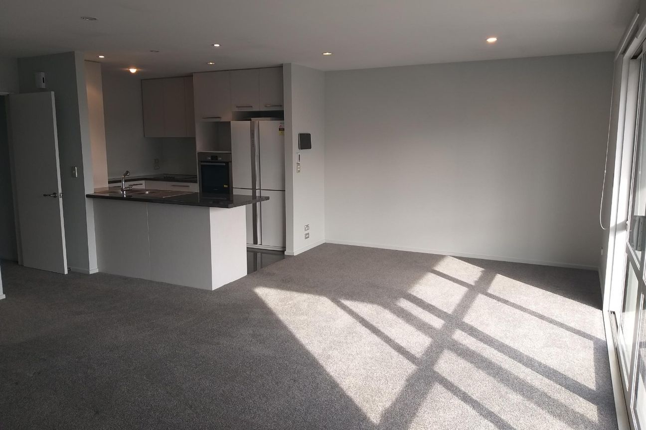Spacious 3-Bedroom Home Close to Shops, Parks and Amenities - Widok 3