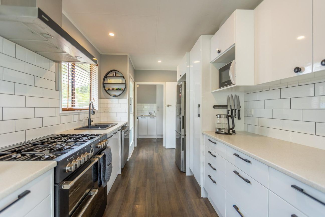 Modern Kitchen in Quiet Cul-de-sac street - Widok 2