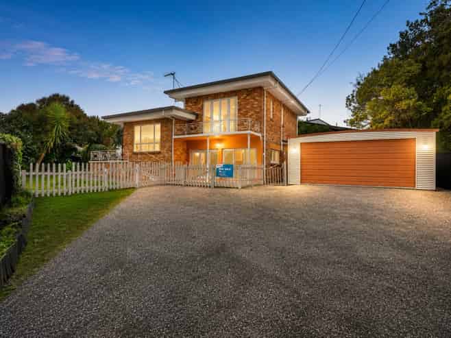 5 Saxbys Road, Glenview