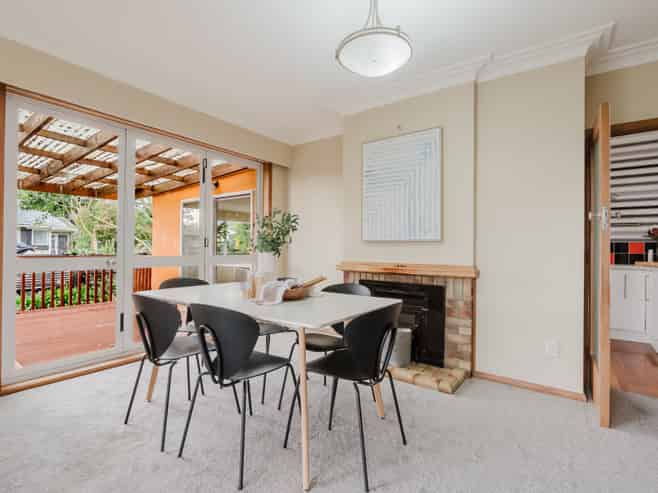 5 Saxbys Road, Glenview