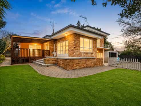 5 Saxbys Road, Glenview