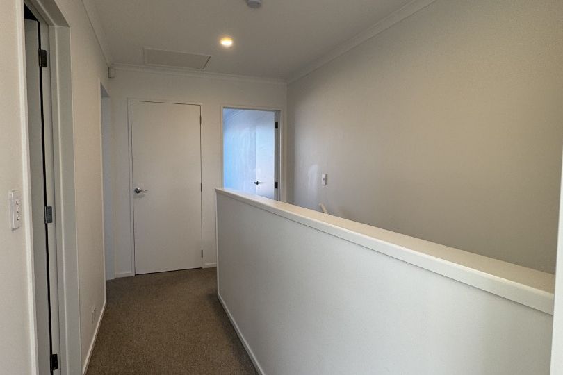 Modern Three Bedroom Townhouse in a Convenient Location - Widok 5