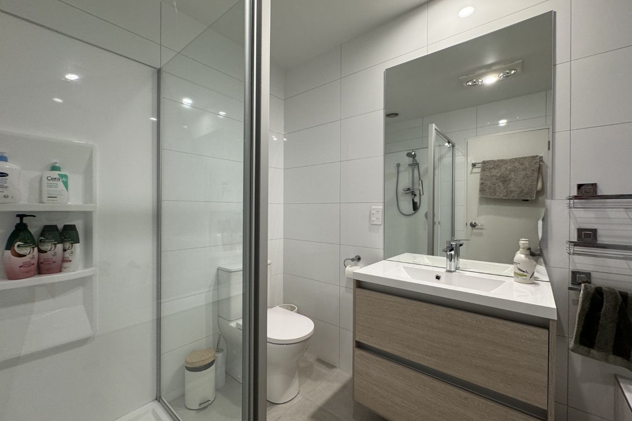 Modern Three Bedroom Townhouse in a Convenient Location - Widok 3