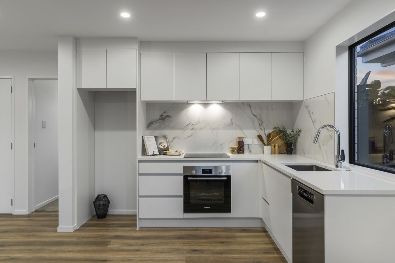 4 Bedroom, 4 Bathroom townhouse in Te Atatu Peninsula - Aanzicht 3