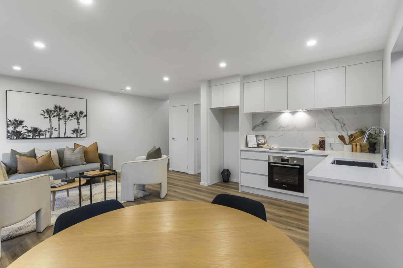 4 Bedroom, 4 Bathroom townhouse in Te Atatu Peninsula - Aanzicht 2