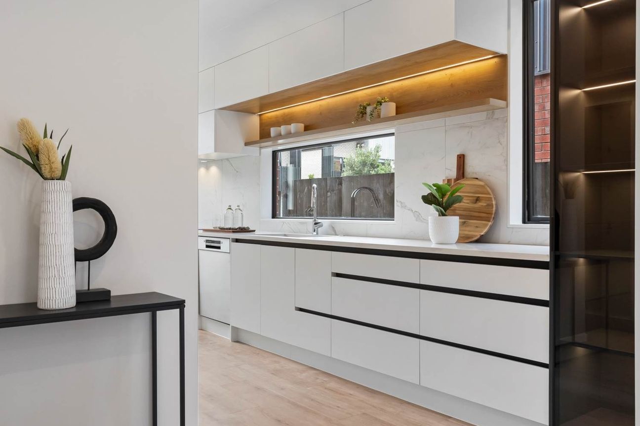 Modern 4 Bedroom Home in Prime Hobsonville Location - Więcej