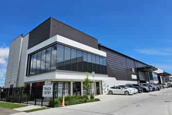 High-Stud Warehouse, Modern Showroom & Office
