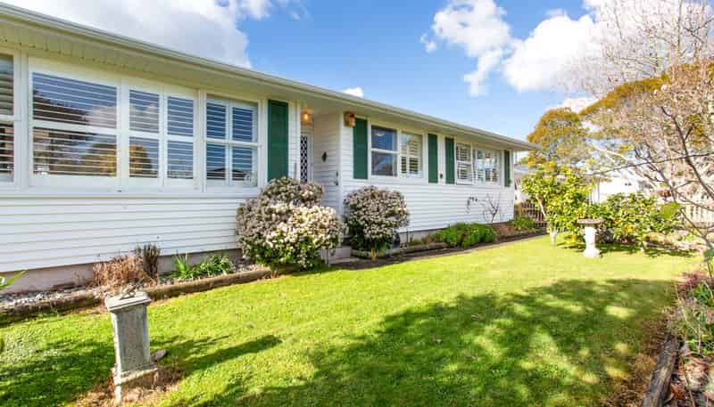 3 Crocombe Crescent, Beach Haven