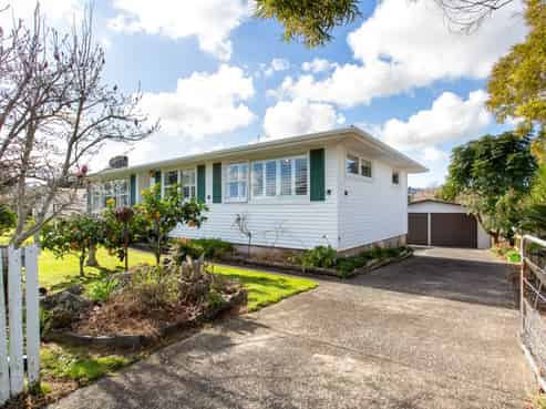 3 Crocombe Crescent, Beach Haven