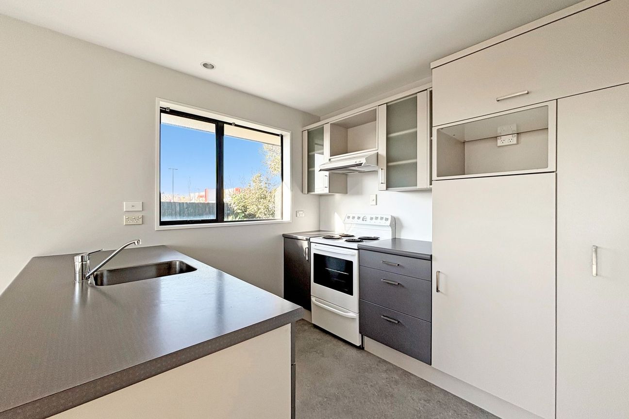 HALSWELL - OVER 60's: 2 BEDROOMS, 1 BATHROOM,  HEATPUMP, SINGLE GARAGE - Widok 2