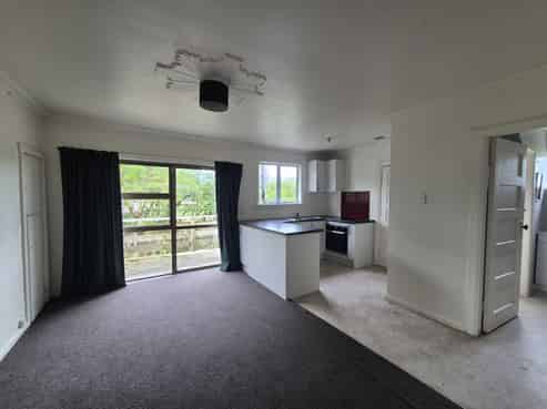 80 South Road, Manaia