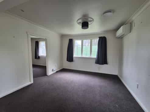 80 South Road, Manaia
