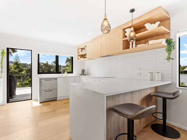 11 Barrier View Road, Leigh