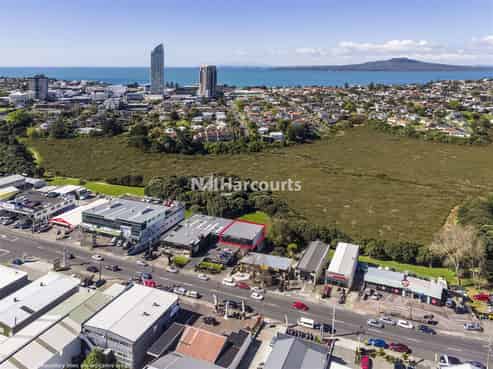 Versatile Takapuna Showroom/Office 