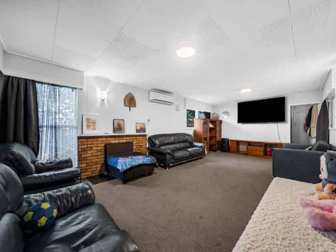 140 Great South Road, Manurewa