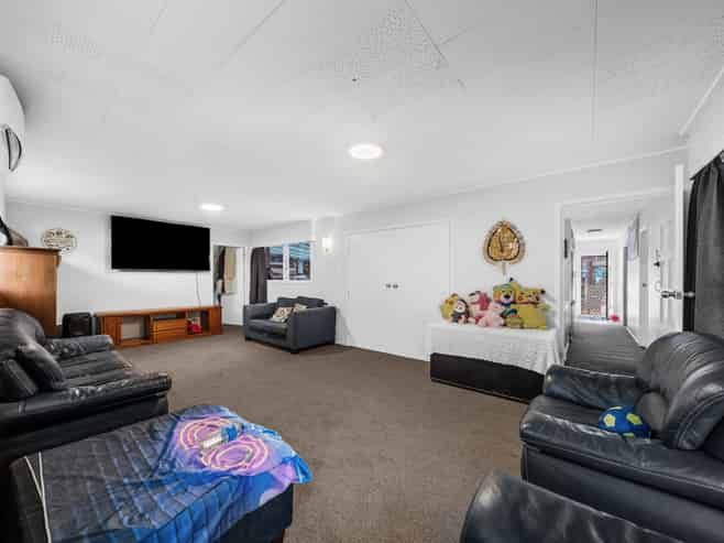 140 Great South Road, Manurewa