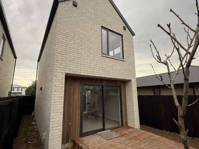 3/5 Selwyn Street , Addington