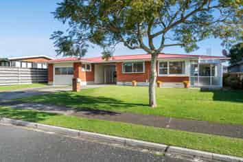 22 Woods Avenue, Matua