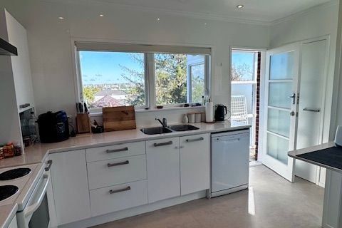 Elevated with Peace & Privacy in Takapuna! - Ansicht 2