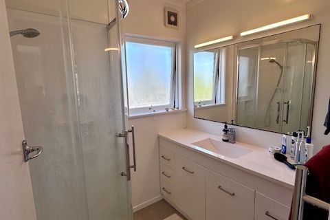 Elevated with Peace & Privacy in Takapuna! - Mehr