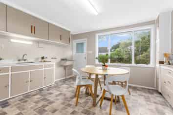 15 Kapiti Crescent , Titahi Bay