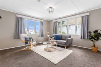 15 Kapiti Crescent , Titahi Bay