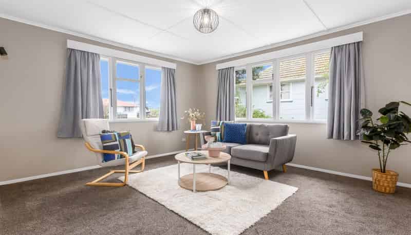 15 Kapiti Crescent , Titahi Bay