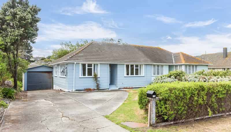 15 Kapiti Crescent , Titahi Bay
