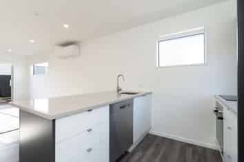 7/51 Hills Road, Edgeware