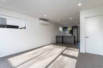 7/51 Hills Road, Edgeware