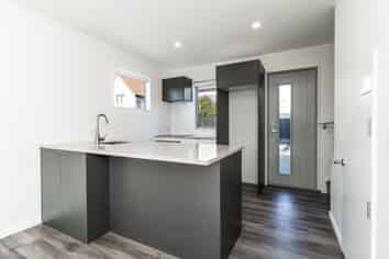 7/51 Hills Road, Edgeware