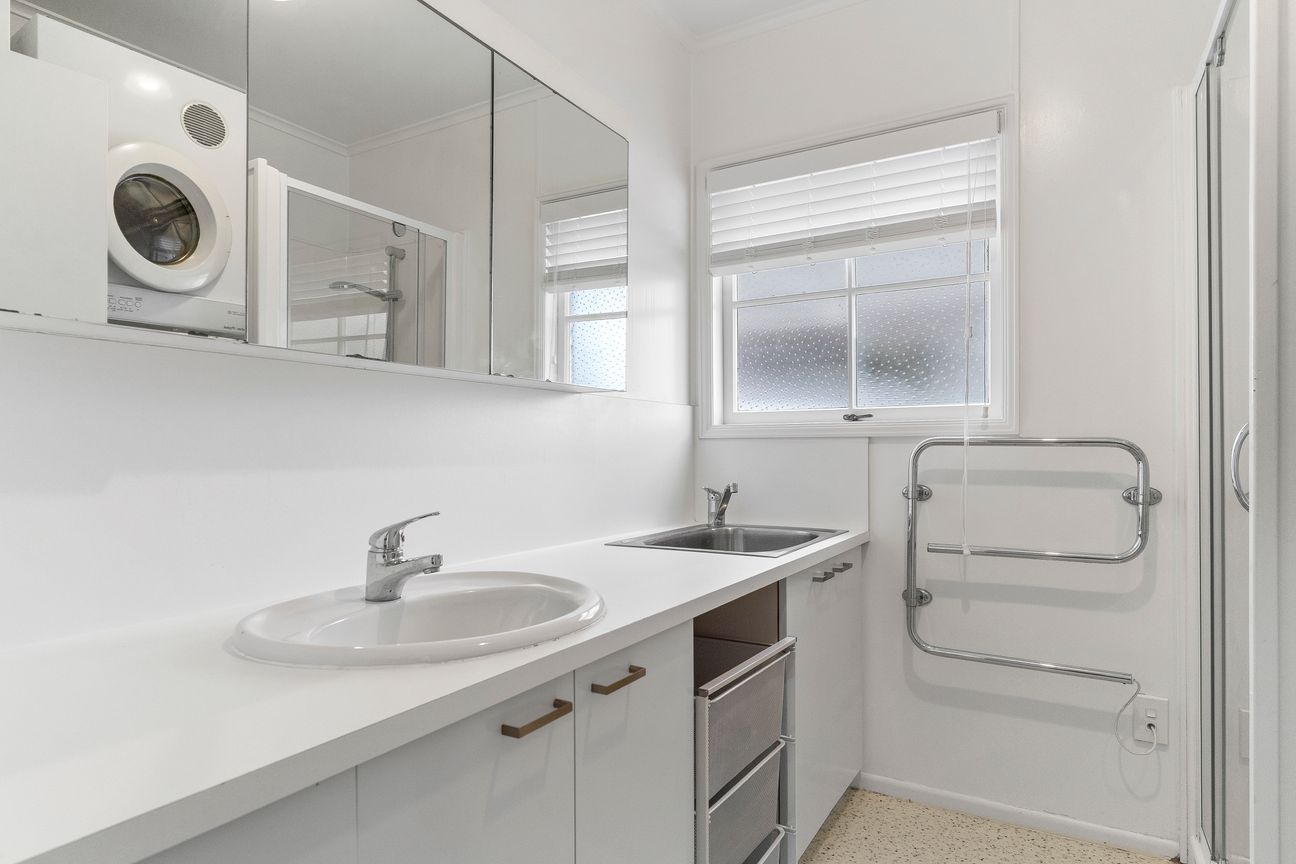 Northern Slopes Remuera - Sunny, Refreshed Two-Bedroom Home - Więcej