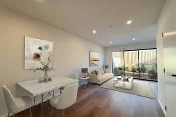 2/12 Molley Green Place, Mount Roskill