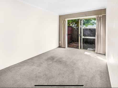 8A Ford Street, Hamilton East