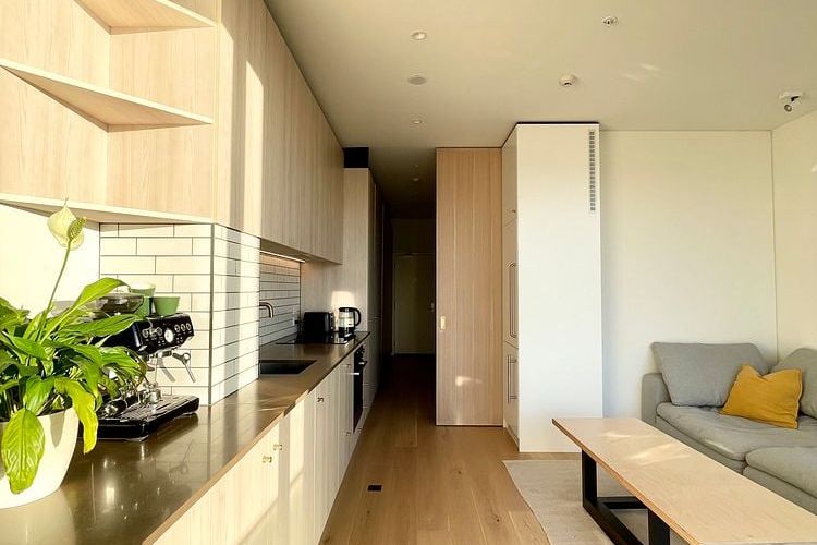 Top Floor Living, Fully Furnished Apartment - Vista 3