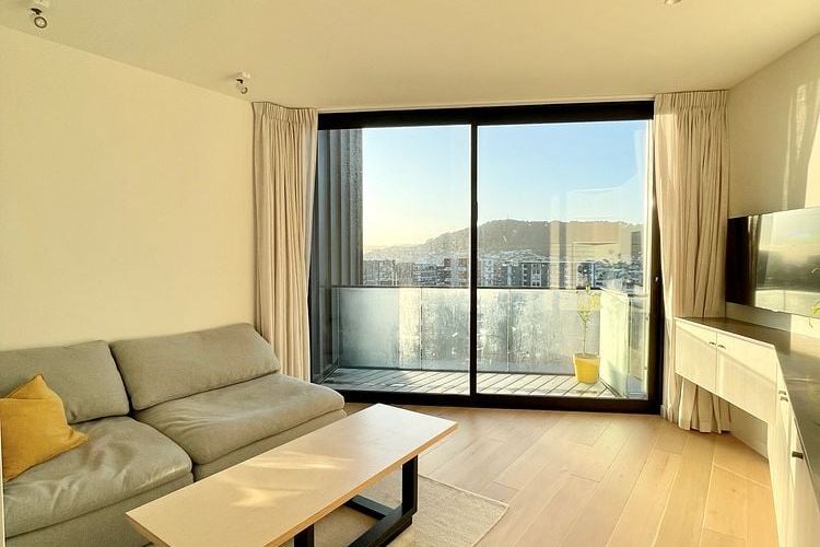 Top Floor Living, Fully Furnished Apartment - Vista 5