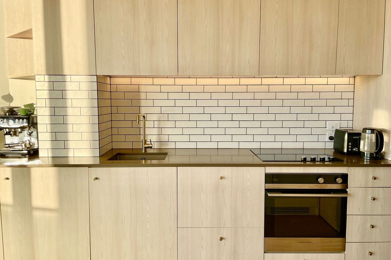 Top Floor Living, Fully Furnished Apartment - Vista 2