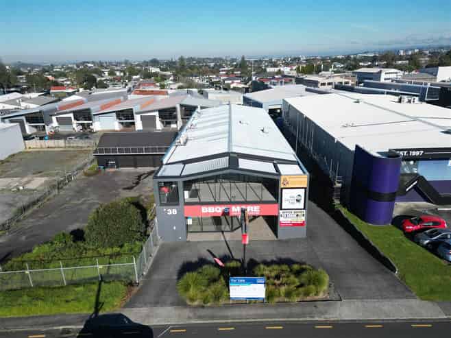 CBRE | Standalone Lunn Ave Landmark