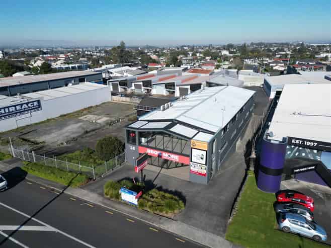 CBRE | Standalone Lunn Ave Landmark
