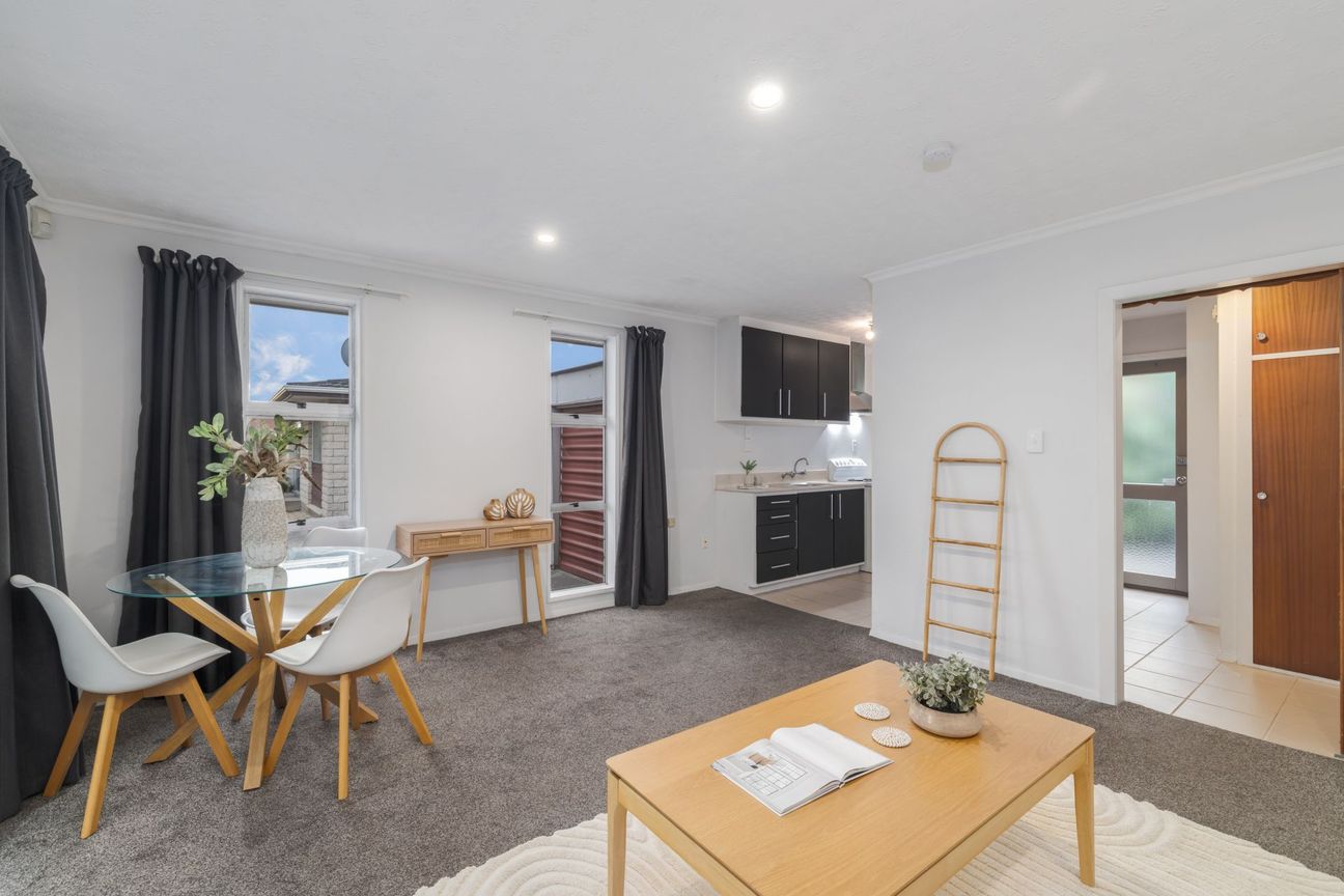 ADDINGTON - 2 BEDROOMS, 1 BATHROOM, HEATPUMP, SINGLE GARAGE - Widok 3