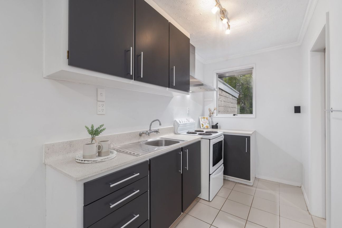 ADDINGTON - 2 BEDROOMS, 1 BATHROOM, HEATPUMP, SINGLE GARAGE - Bild 2