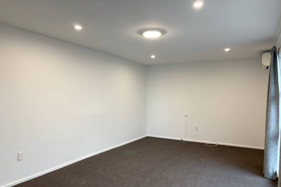 Freshly renovated throughout, mostly double glazed - Więcej