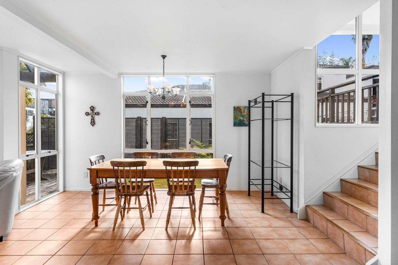 Sun, Space & Potential - First Time For Sale - Więcej