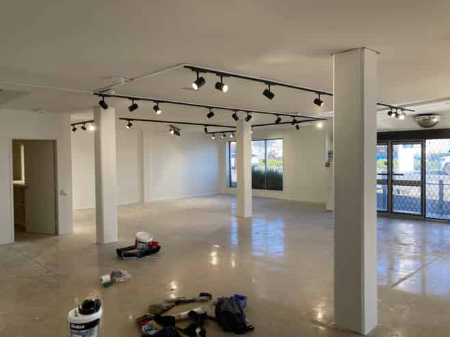 High profile showroom and warehouse